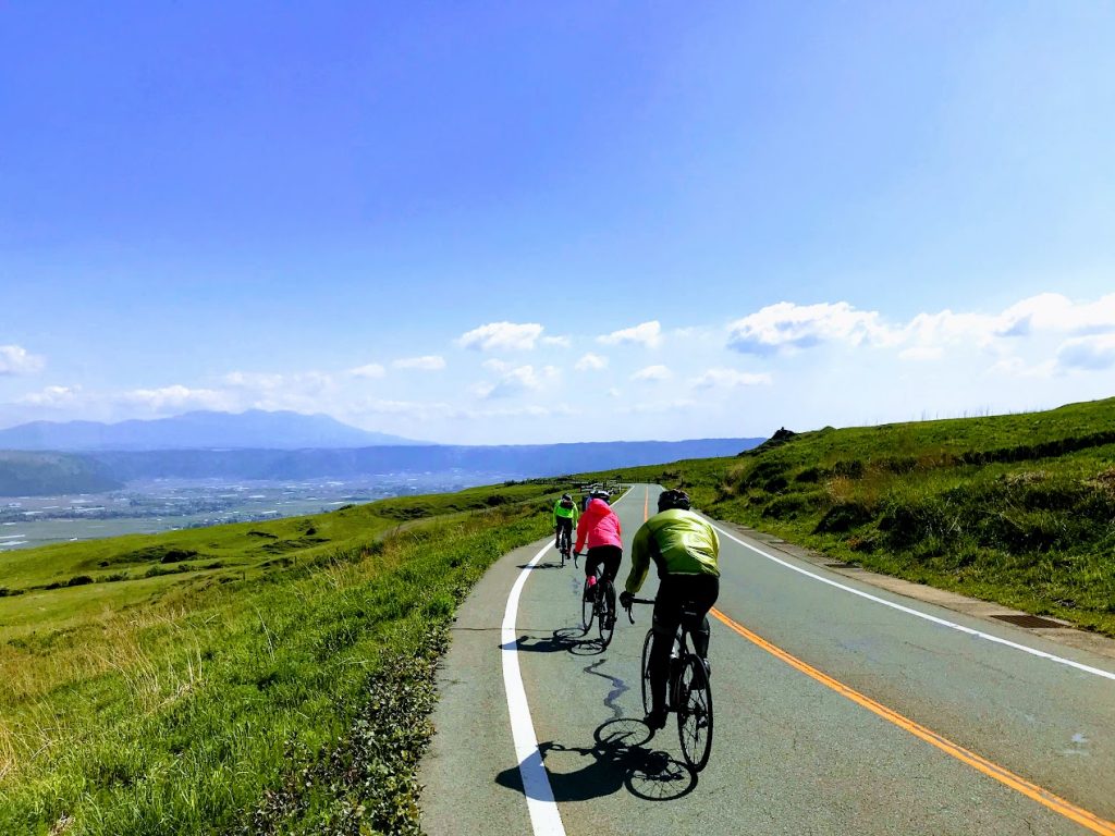 阿蘇くじゅう国立公園ロードバイクガイドツアー(Aso Kuju Cycle Tour)